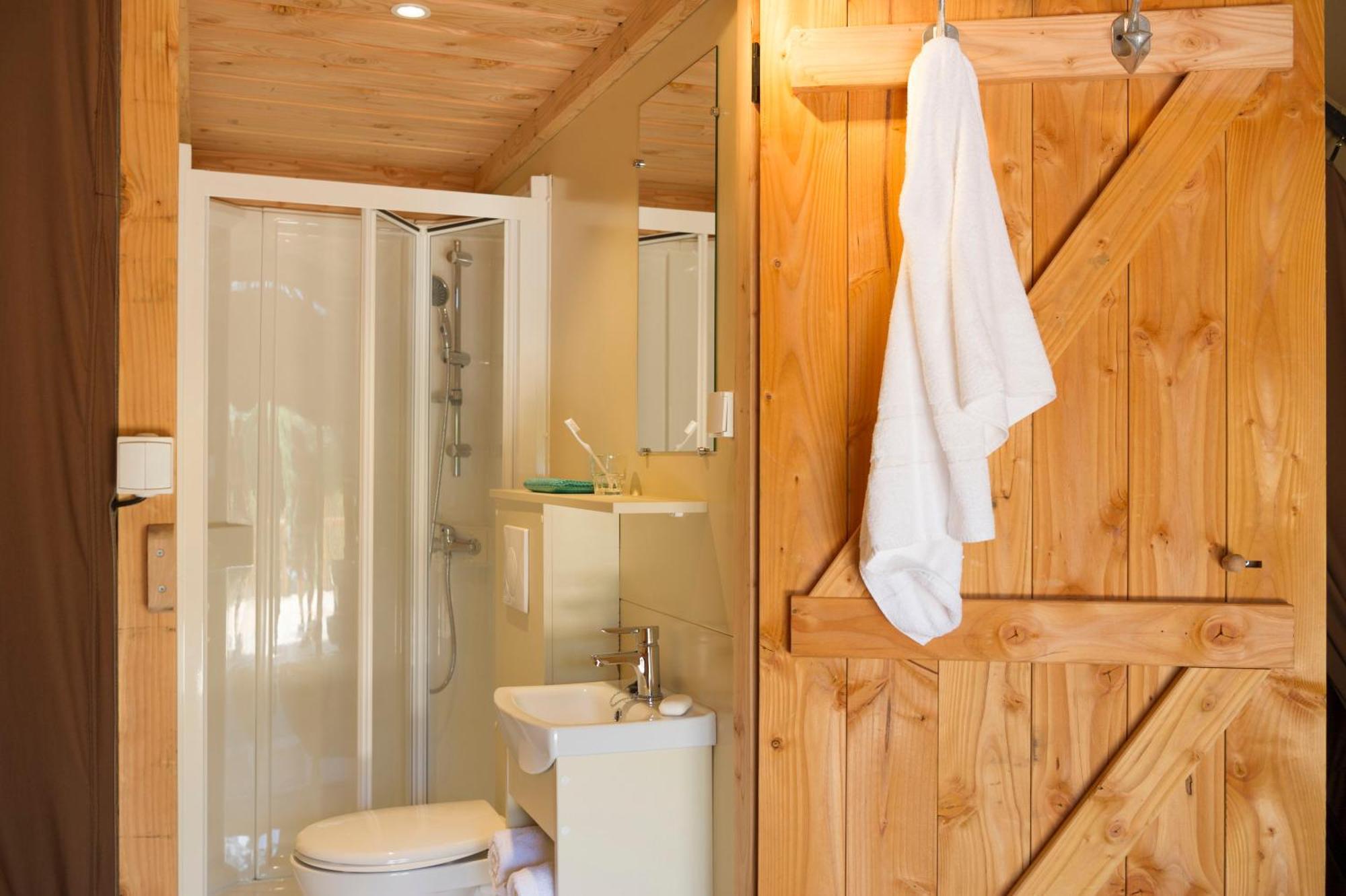Huttopia De Roos Stegeren Chambre photo